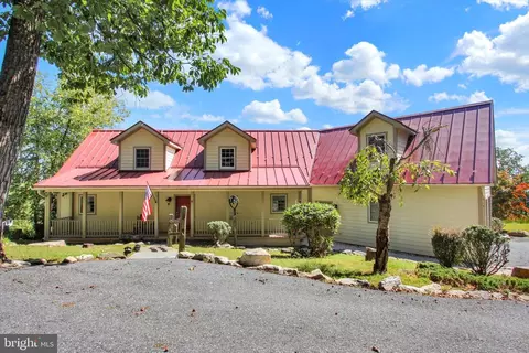 1060 Kuhn Rd, Boiling Springs, PA 17007