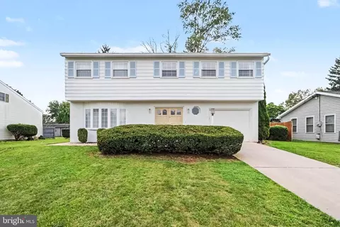 7 Center Dr, Camp Hill, PA 17011