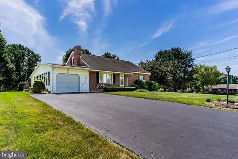 1249 Hillside Dr, Mechanicsburg, PA 17055
