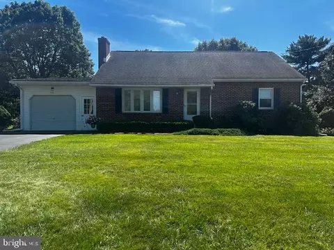 1249 Hillside Dr, Mechanicsburg, PA 17055