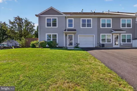 2 Court Ln, Carlisle, PA 17013