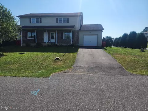 3 Holly Ct, Shippensburg, PA 17257