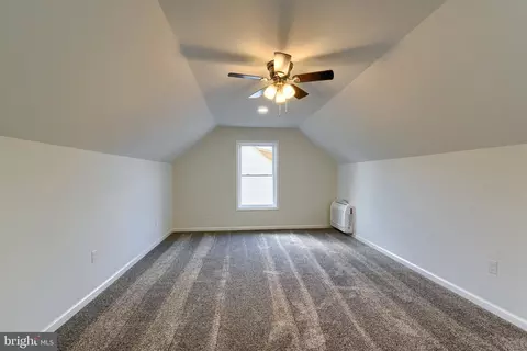 8 S Locust Ln, Mechanicsburg, PA 17050