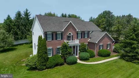 3620 Golfview Dr, Mechanicsburg, PA 17050