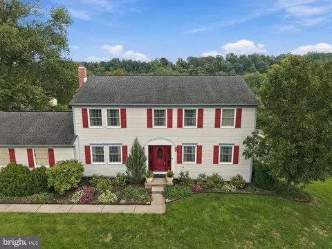 706 Carriage Ln, Mechanicsburg, PA 17050