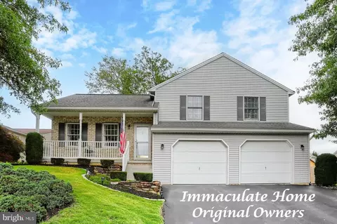 27 Pine Ridge Cir, Enola, PA 17025