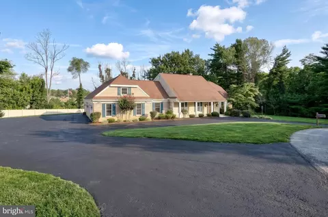 1 W Lawn Cir, Wormleysburg, PA 17043