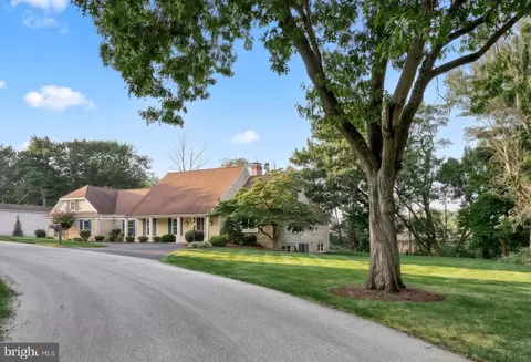 1 W Lawn Cir, Lemoyne, PA 17043