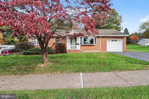 105 Orchard St, Mechanicsburg, PA 17055