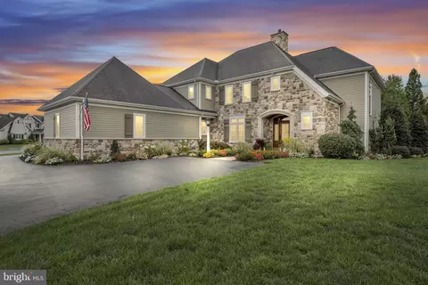 406 Lake Dr, Mechanicsburg, PA 17055