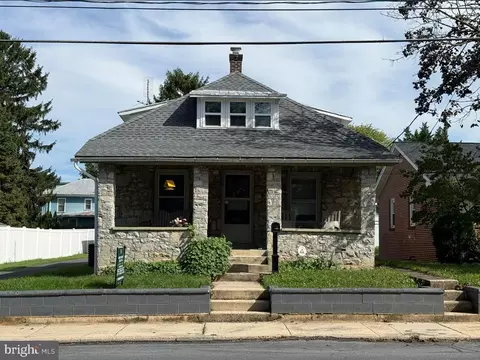 933 N Pitt St, Carlisle, PA 17013