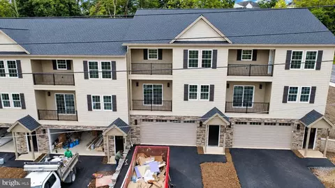 1152 Oyster Mill Rd #B, Camp Hill, PA 17011