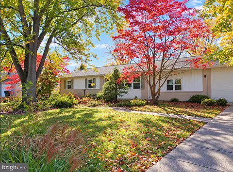 915 Sheffield Ave, Mechanicsburg, PA 17055
