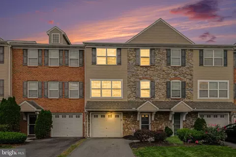 406 Eisenhower Dr, Carlisle, PA 17013