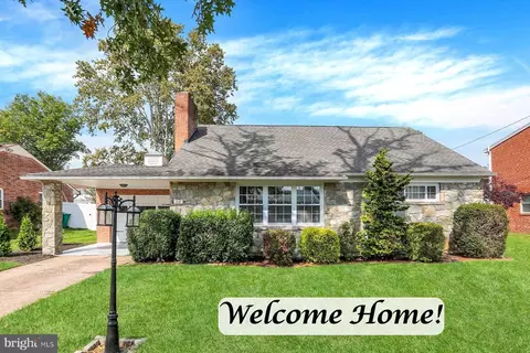 24 Country Club Pl W, Camp Hill, PA 17011