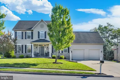 220 Dunbar Dr, Mechanicsburg, PA 17050