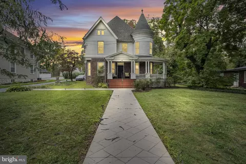 1924 Market St, Camp Hill, PA 17011