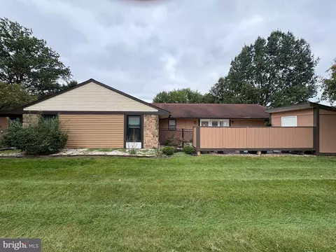 16 Abbey Ct #16, Carlisle, PA 17015