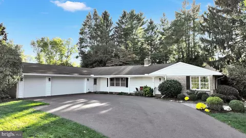 70 Foxcroft Dr, Camp Hill, PA 17011