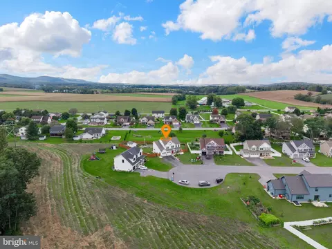 1905 Edgewood Dr, Shippensburg, PA 17257