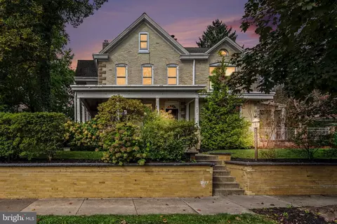 322 S College St, Carlisle, PA 17013