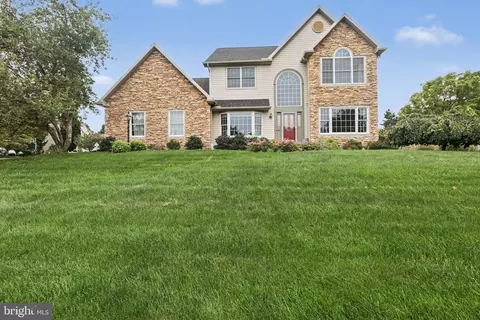 5300 Barbara Dr, Mechanicsburg, PA 17050