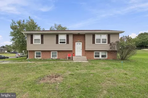 1695 Douglas Dr, Carlisle, PA 17013