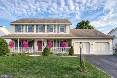 2220 Canterbury Dr, Mechanicsburg, PA 17055
