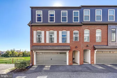 1358 Station House Ln, Mechanicsburg, PA 17055