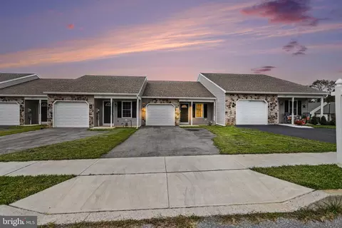141 Sable Dr, Carlisle, PA 17013