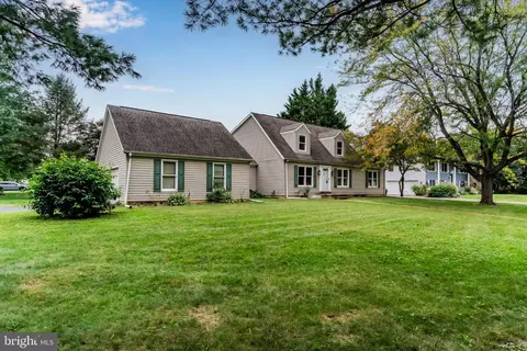 720 Sutton Dr, Carlisle, PA 17013