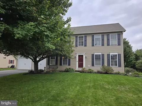 25 W Eppley Dr, Carlisle, PA 17015
