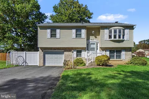 44 Longview Dr, Mechanicsburg, PA 17050