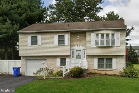 44 Longview Dr, Mechanicsburg, PA 17050