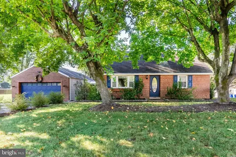 31 Sunset Dr, Mechanicsburg, PA 17050