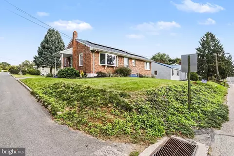 2095 Clarendon St, Camp Hill, PA 17011