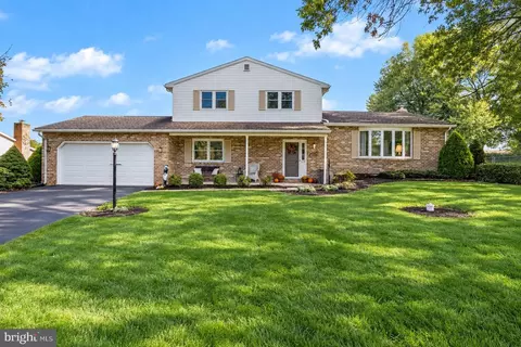 219 Westview Dr, Mechanicsburg, PA 17055