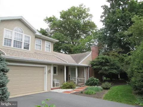 233 Avon Dr, Carlisle, PA 17013