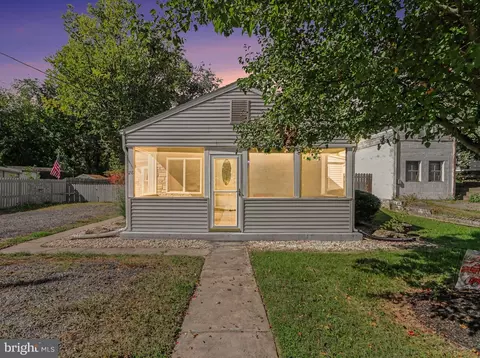28 Fairview St, Carlisle, PA 17015
