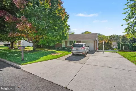 621 Park Hills Dr, Mechanicsburg, PA 17055