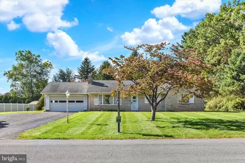 14 Circle Dr, Carlisle, PA 17015