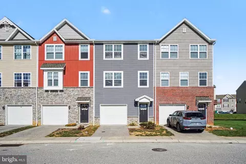 813 Schooner Ln, Mechanicsburg, PA 17050