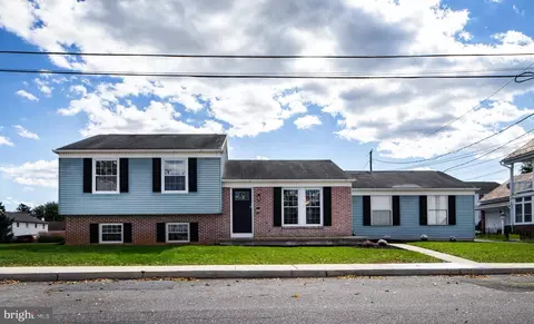 12 Front St, Camp Hill, PA 17011