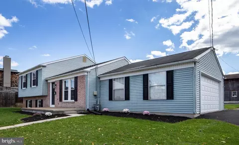 12 Front St, Camp Hill, PA 17011