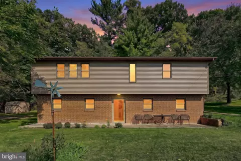 4 E Locust St, Mount Holly Springs, PA 17065