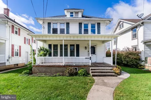 420 N College St, Carlisle, PA 17013