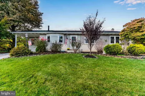 324 W Lisburn Rd, Mechanicsburg, PA 17055