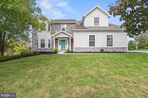 3925 Silver Brook Dr, Mechanicsburg, PA 17050