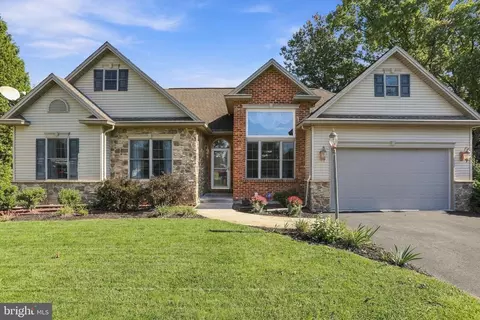 321 Chestnut Cir, Shippensburg, PA 17257