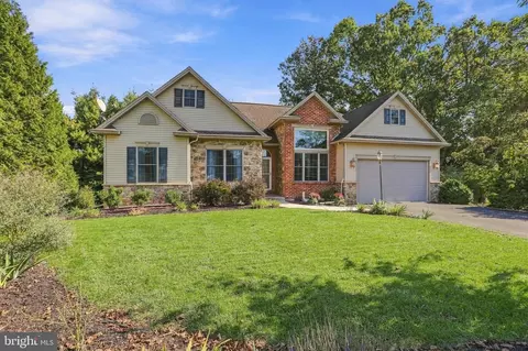 321 Chestnut Cir, Shippensburg, PA 17257